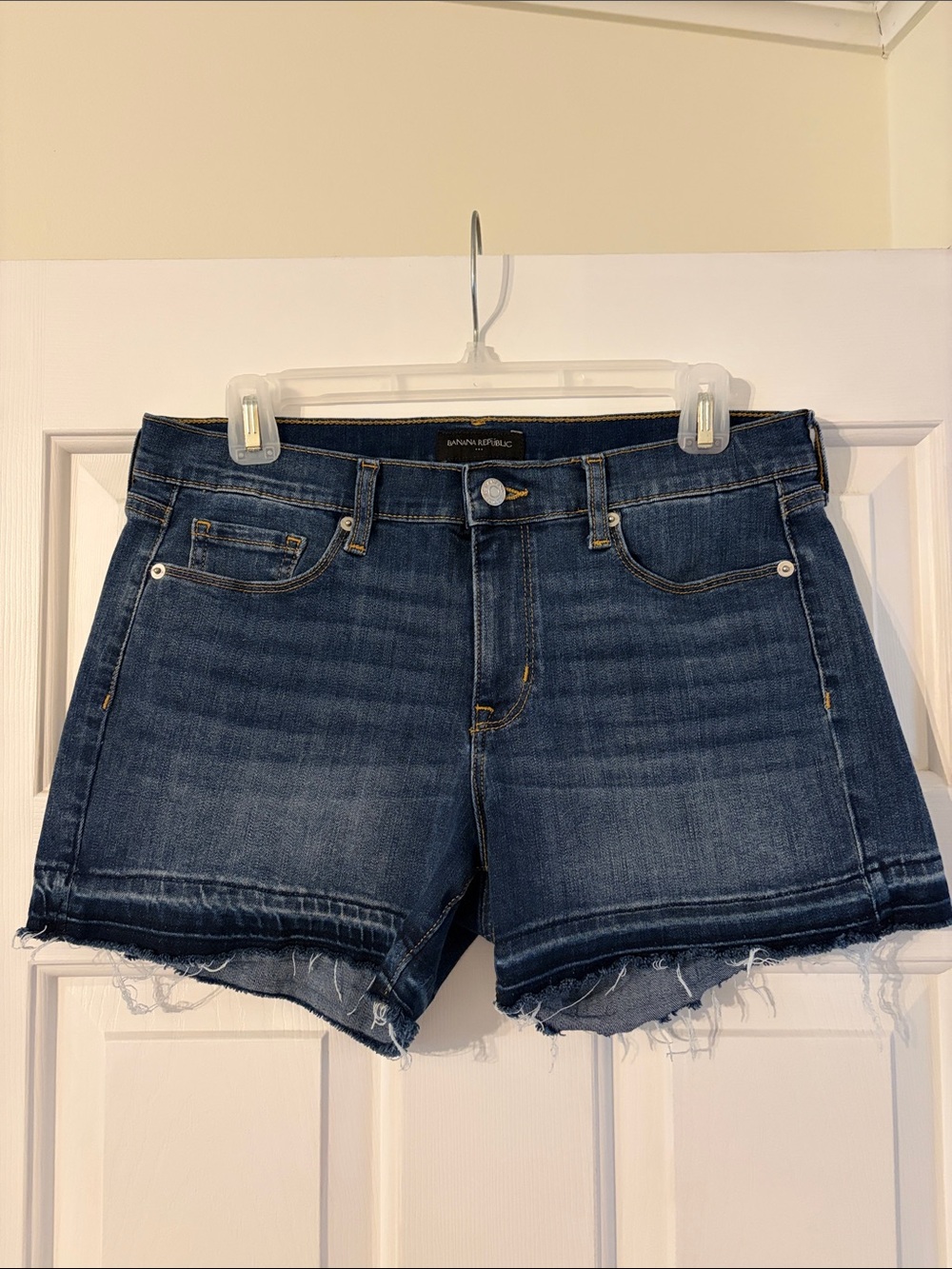 Banana Republic Dark Wash Denim Frayed Hem Shorts size 28/6